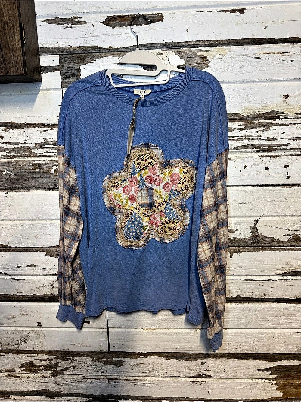 Easel Flower Patch Front Terry Knit Pullover Blue & Brown Medium ((025